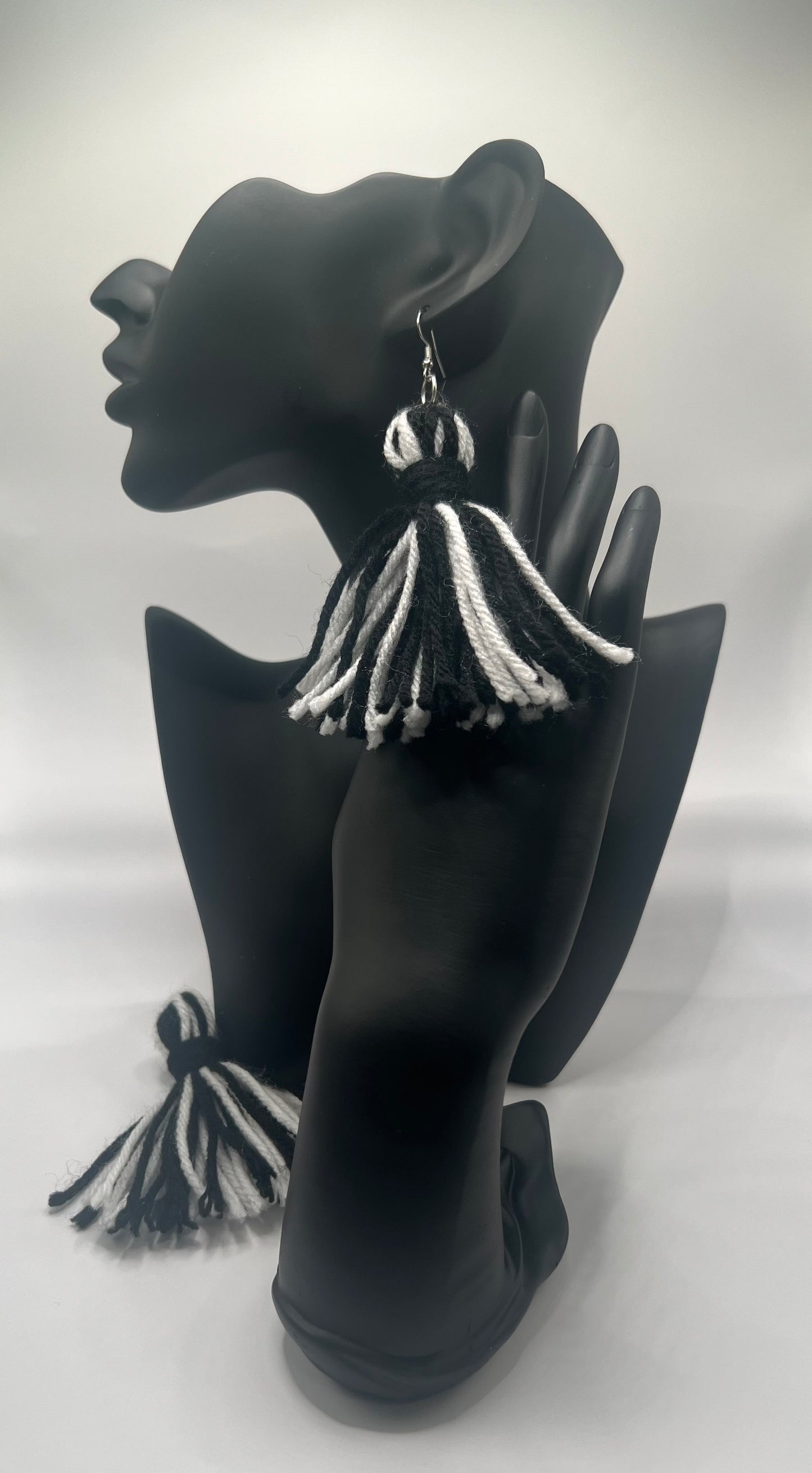 #1 Tassel Me, Honnee earrings B&W