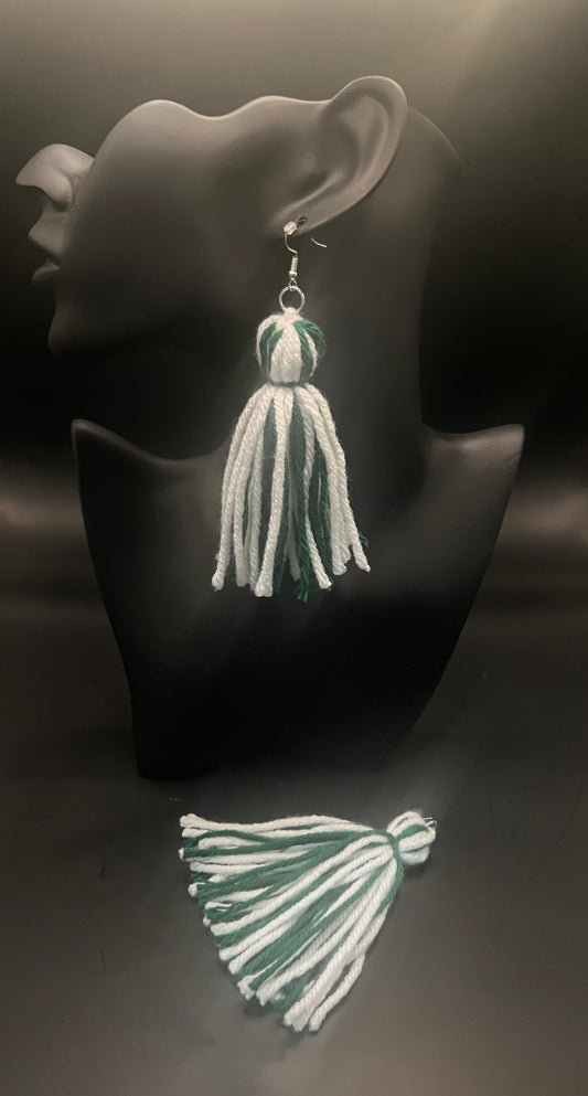 #20-711 Tassel Me, Honnee Green and white with pom
