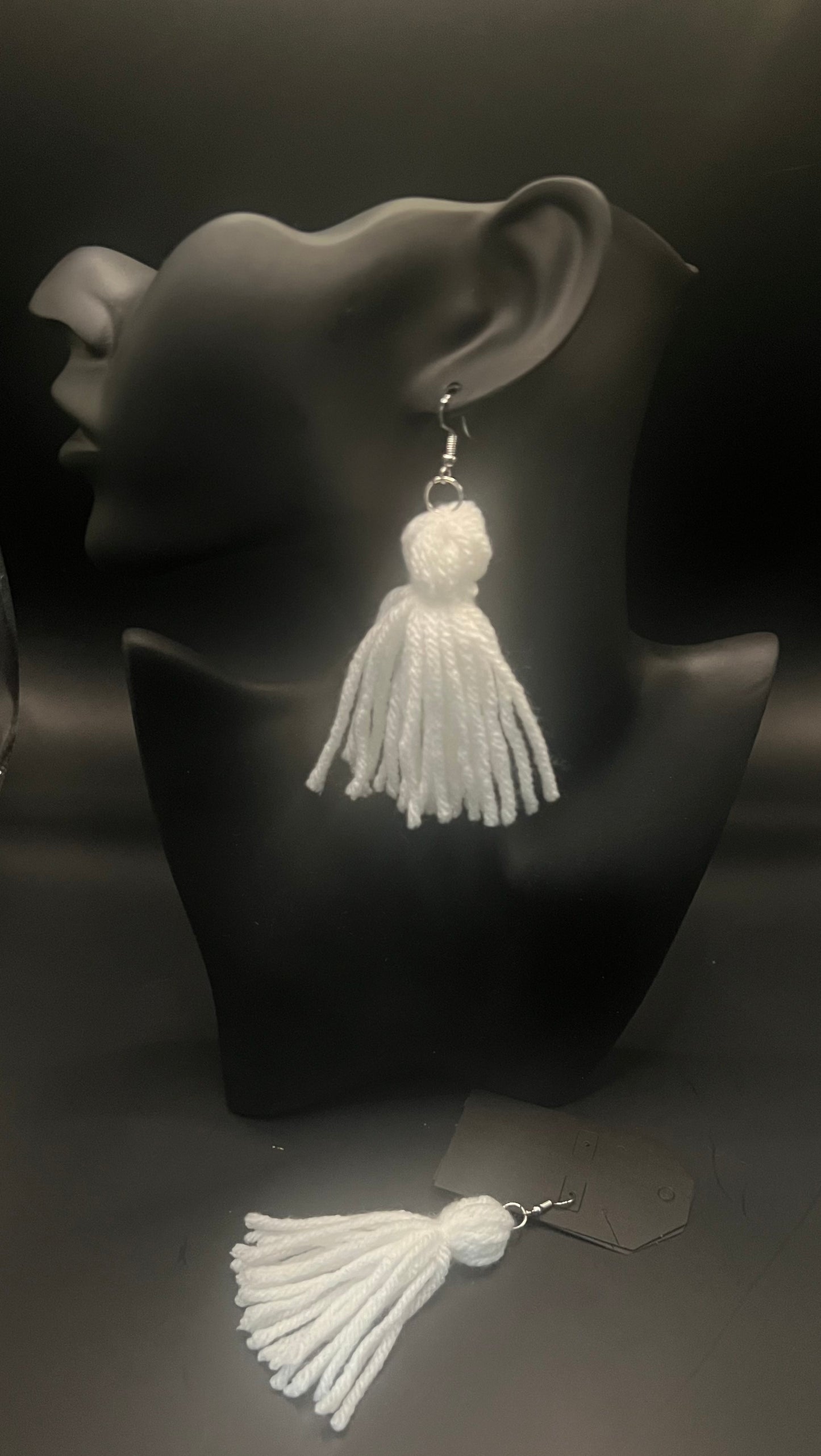 #22 Tassel Me, Honnee White